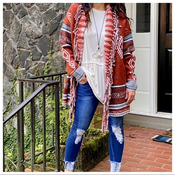 Gorgeous soft knit Aztec Gypsy print fringe jacket - Picture 7 of 11